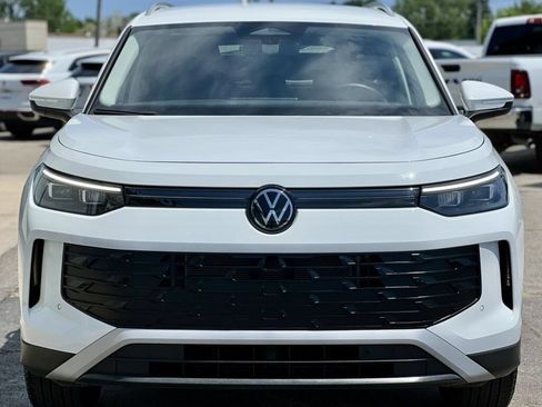 Used 2025 Volkswagen Tiguan SE FWD image 36