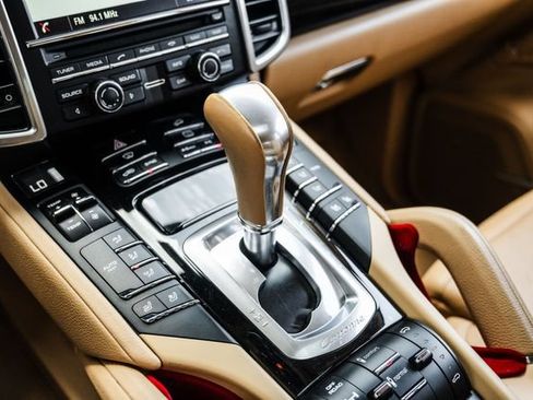 Used 2014 Porsche Cayenne S AWD/4WD image 15
