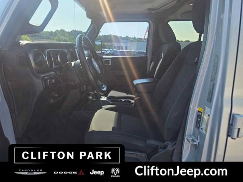 Used 2022 Jeep Wrangler Unlimited Sport AWD/4WD image 8