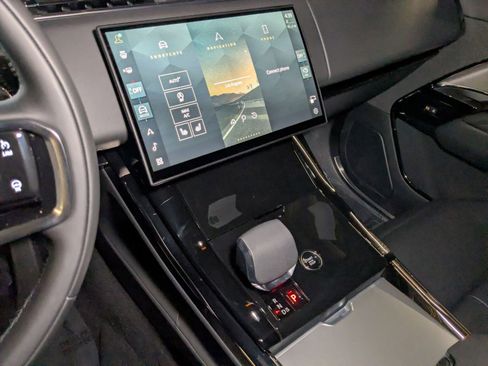 New 2025 Land Rover Range Rover Sport image 12