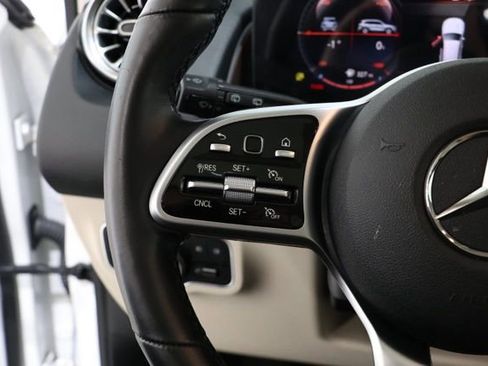 Used 2022 Mercedes-Benz GLB 250 4MATIC image 18