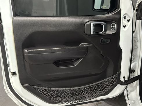 Used 2024 Jeep Wrangler Unlimited w/ Convenience Group AWD/4WD image 9
