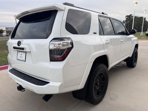 Used 2023 Toyota 4Runner SR5 Premium image 5
