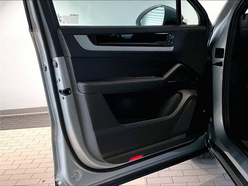 New 2026 Porsche Cayenne Coupe image 24