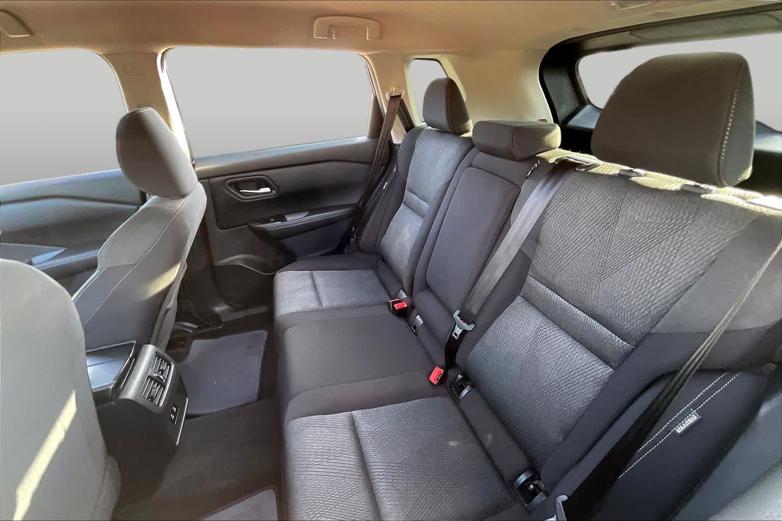 Used 2025 Nissan Rogue SV FWD image 20