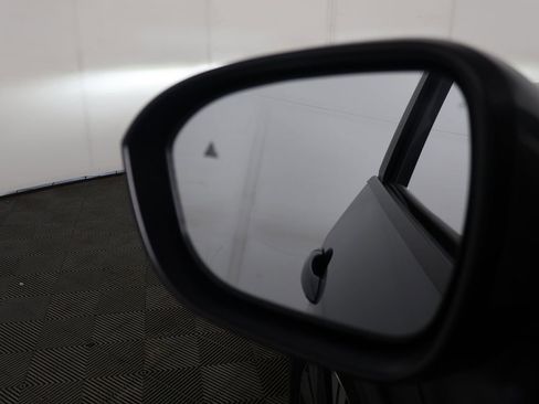 Used 2023 Nissan Rogue SV AWD/4WD image 32