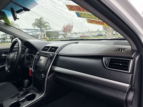 Used 2016 Toyota Camry LE image 24