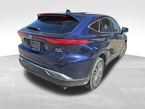 Used 2022 Toyota Venza XLE image 6