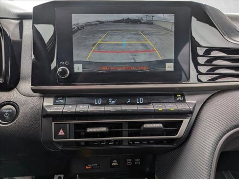 Used 2025 Toyota Camry SE image 13