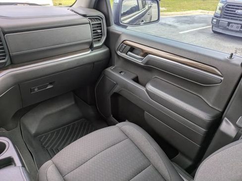 Used 2022 Chevrolet Silverado 1500 LT w/ Z71 Off-Road Package AWD/4WD image 16