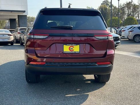 Used 2023 Jeep Grand Cherokee Altitude image 9