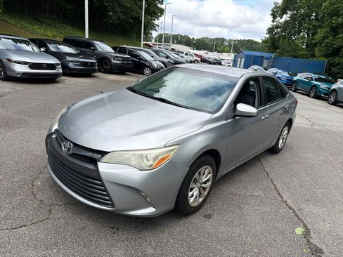 Used 2015 Toyota Camry LE FWD image 3