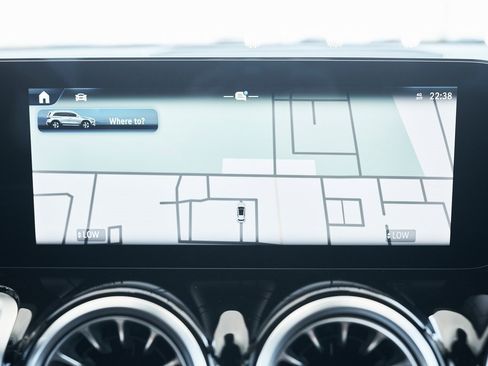 Used 2025 Mercedes-Benz GLB 250 GLB 250 w/ Exclusive Package image 52