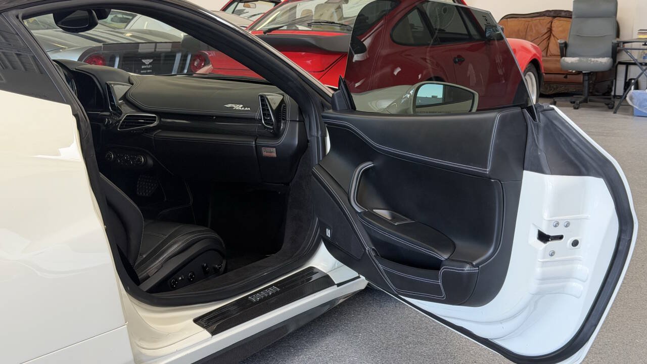 Used 2012 Ferrari 458 Italia Coupe RWD image 16