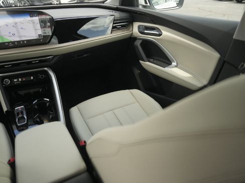 New 2025 Audi Q5 Premium image 17