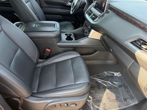 Used 2022 Chevrolet Suburban Z71 w/ Z71 Off-Road Package AWD/4WD image 31