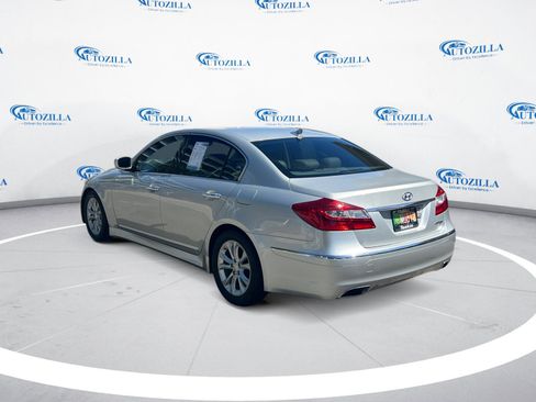 Used 2012 Hyundai Genesis 3.8 image 3
