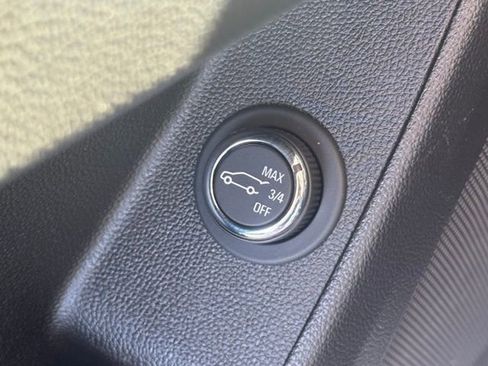 Used 2019 Chevrolet Traverse LT image 36