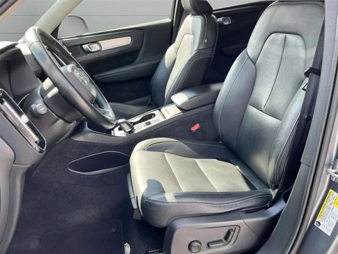 Used 2019 Volvo XC40 T5 Momentum AWD/4WD image 16