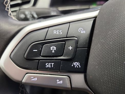 Certified 2025 Volkswagen Atlas Cross Sport SE image 13