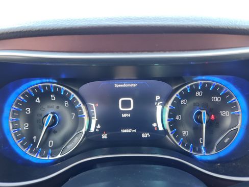 Used 2020 Chrysler Pacifica Limited FWD image 23
