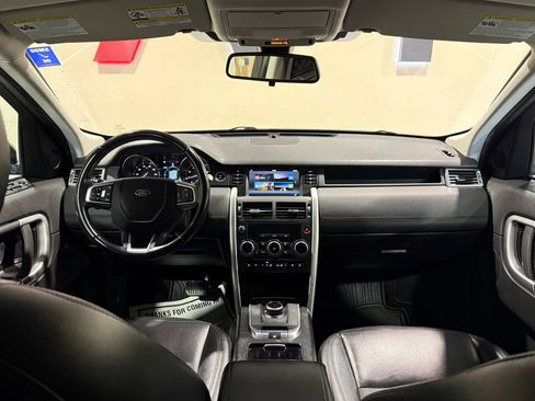 Used 2019 Land Rover Discovery Sport SE image 16