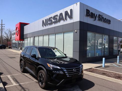 Certified 2025 Nissan Rogue SV AWD/4WD image 2