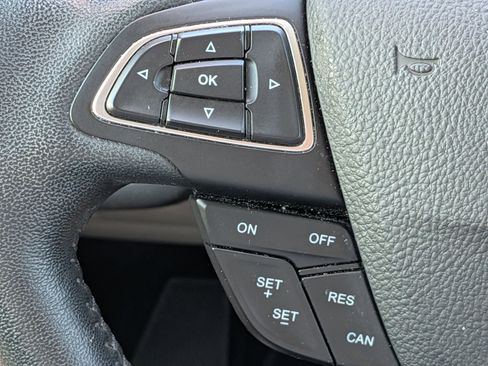 Used 2017 Ford Escape Titanium image 21