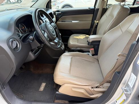 Used 2014 Jeep Compass Latitude FWD image 9