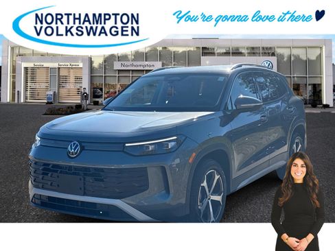 New 2025 Volkswagen Tiguan SE image 1