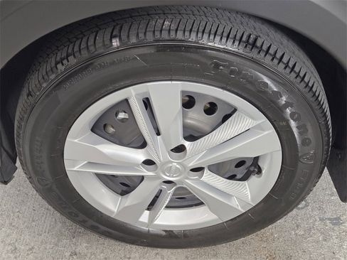 Used 2023 Nissan Kicks S image 11