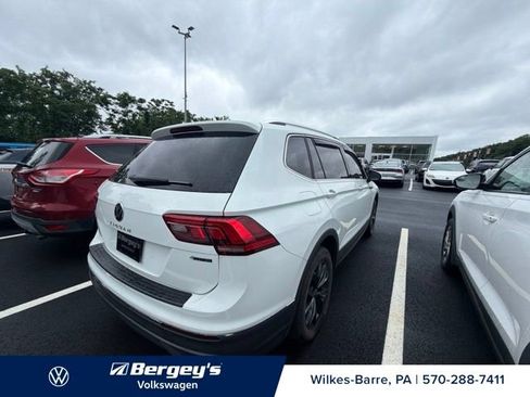 Used 2024 Volkswagen Tiguan SE w/ Panoramic Sunroof Package AWD/4WD image 17