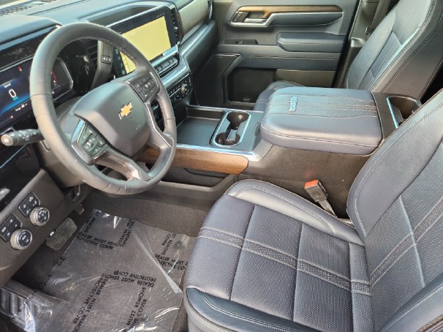 Used 2024 Chevrolet Silverado 2500 High Country w/ Technology Package AWD/4WD image 4