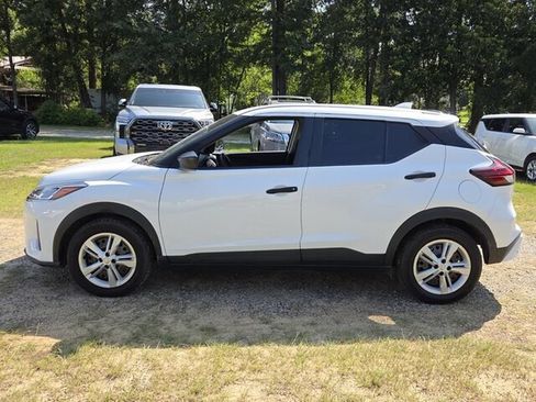 Used 2023 Nissan Kicks S FWD image 5