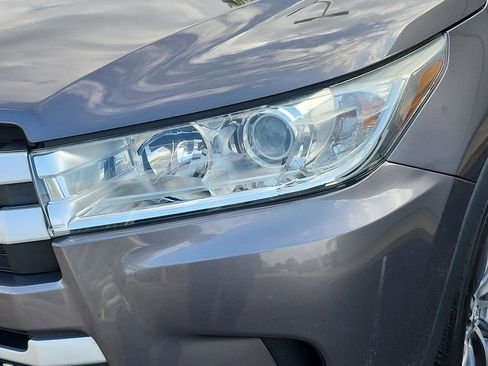 Used 2019 Toyota Highlander XLE AWD/4WD image 35