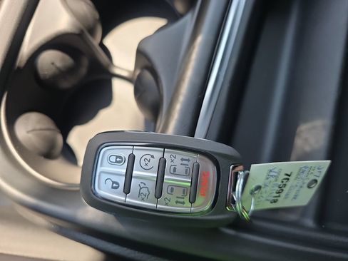 New 2027 Chrysler Pacifica Select AWD/4WD image 29