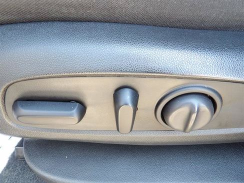 Used 2020 Chevrolet Equinox LT FWD image 16