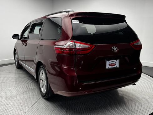 Used 2015 Toyota Sienna LE FWD image 29