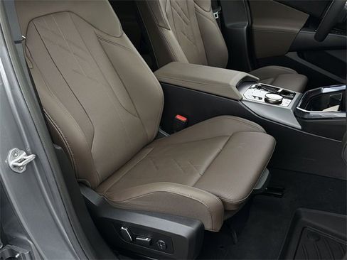 Used 2025 BMW X3 xDrive30i w/ Premium Package image 34