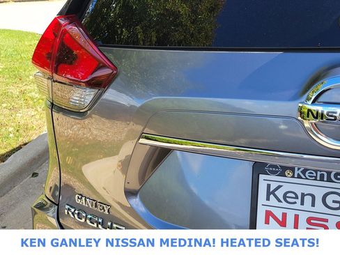 Used 2019 Nissan Rogue SV image 16