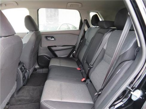 Used 2023 Nissan Rogue SV image 4