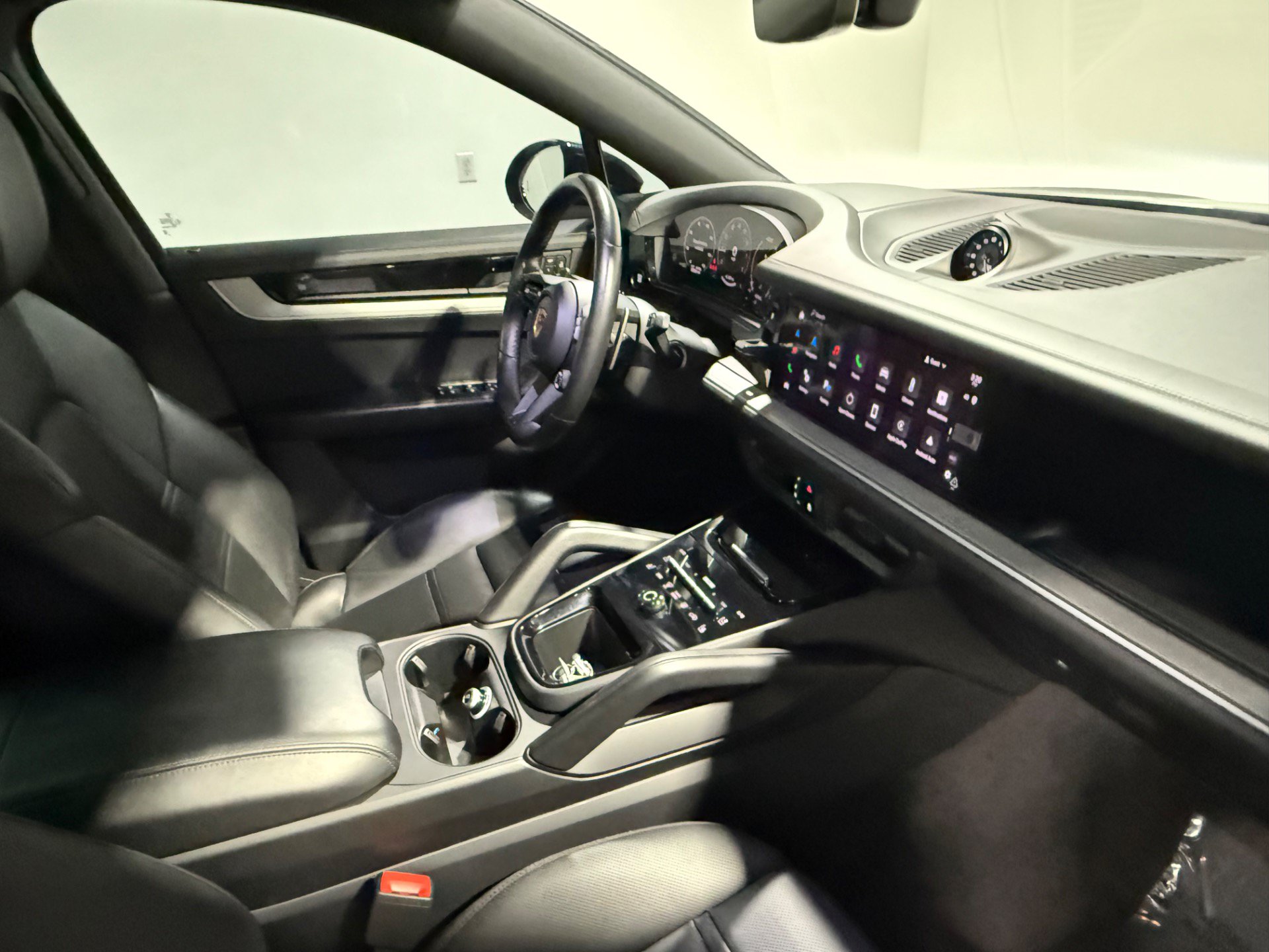 Used 2024 Porsche Cayenne Coupe AWD/4WD image 47