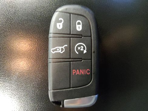 Used 2020 Jeep Grand Cherokee Altitude RWD image 32