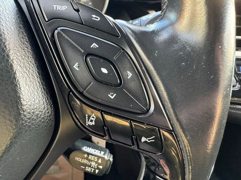 Used 2018 Toyota C-HR XLE FWD image 21