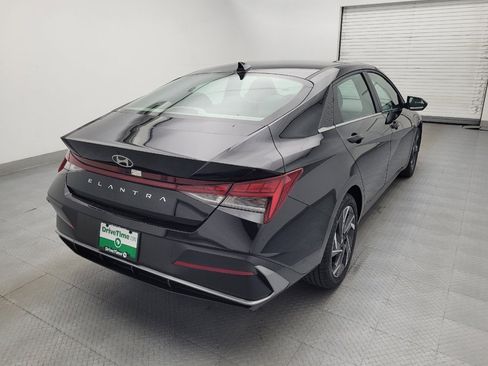 Used 2025 Hyundai Elantra SEL FWD image 9