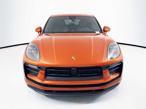 Certified 2025 Porsche Macan AWD/4WD image 6