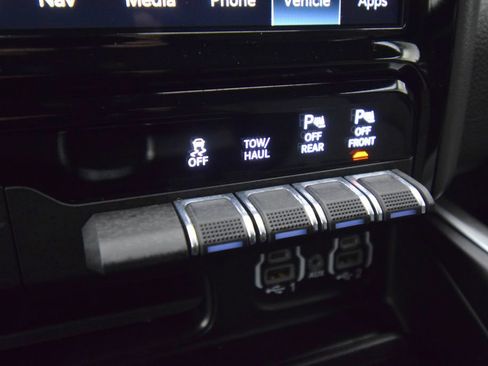 Used 2023 RAM 1500 Big Horn image 32