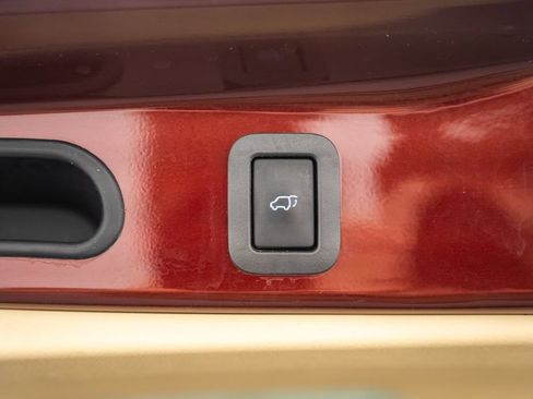 Used 2015 Toyota Highlander Limited w/ Driver Technology Package AWD/4WD image 12