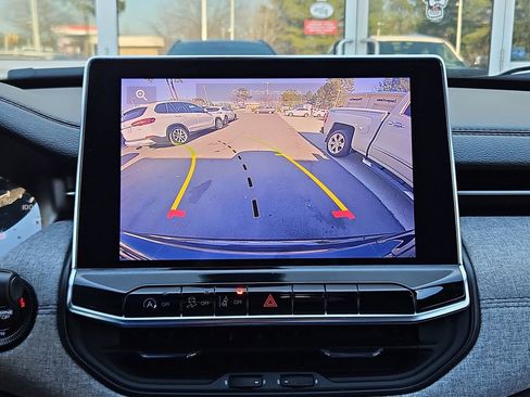 Used 2024 Jeep Compass Latitude image 17