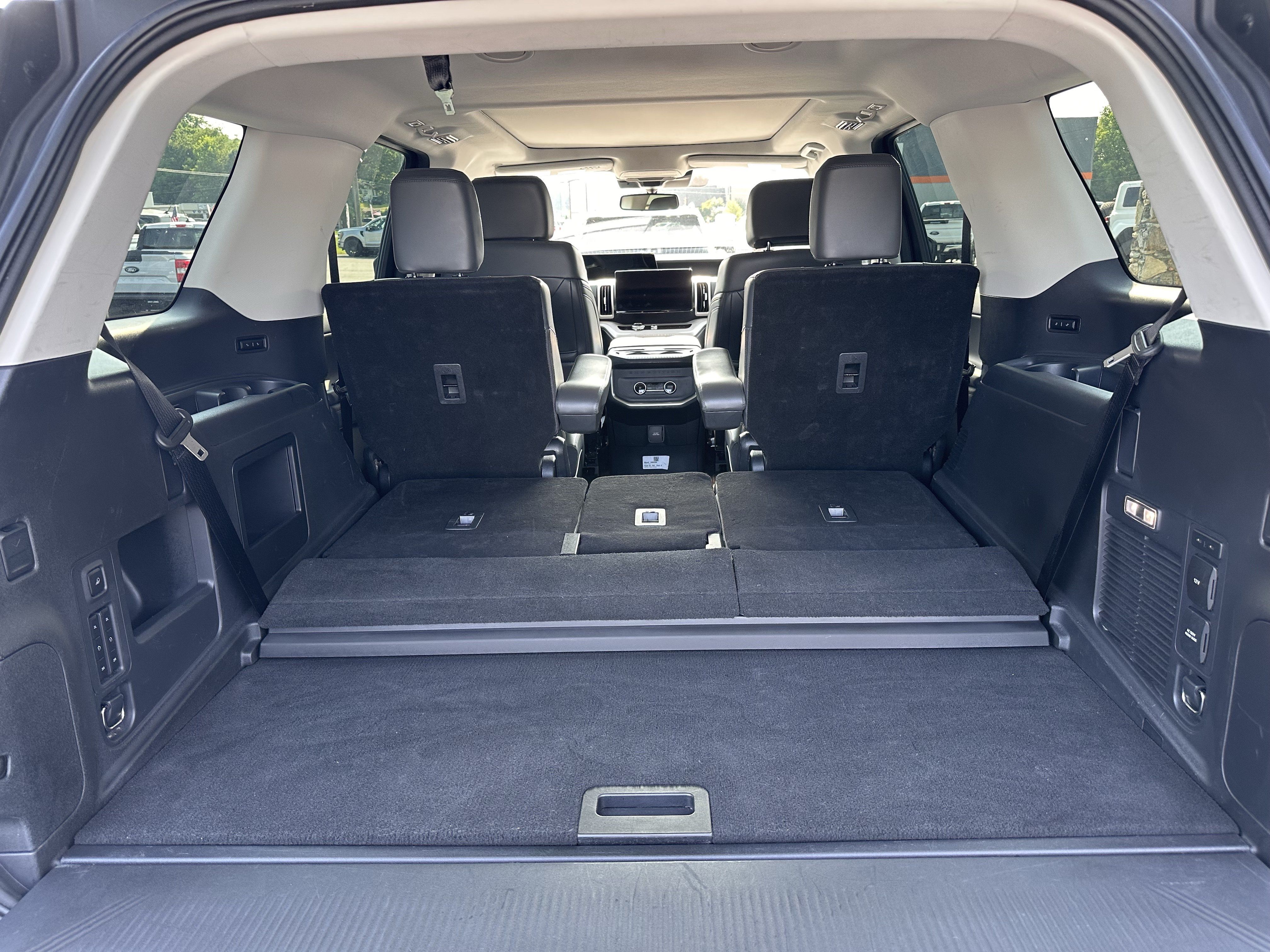 Used 2025 Ford Expedition Active AWD/4WD image 17